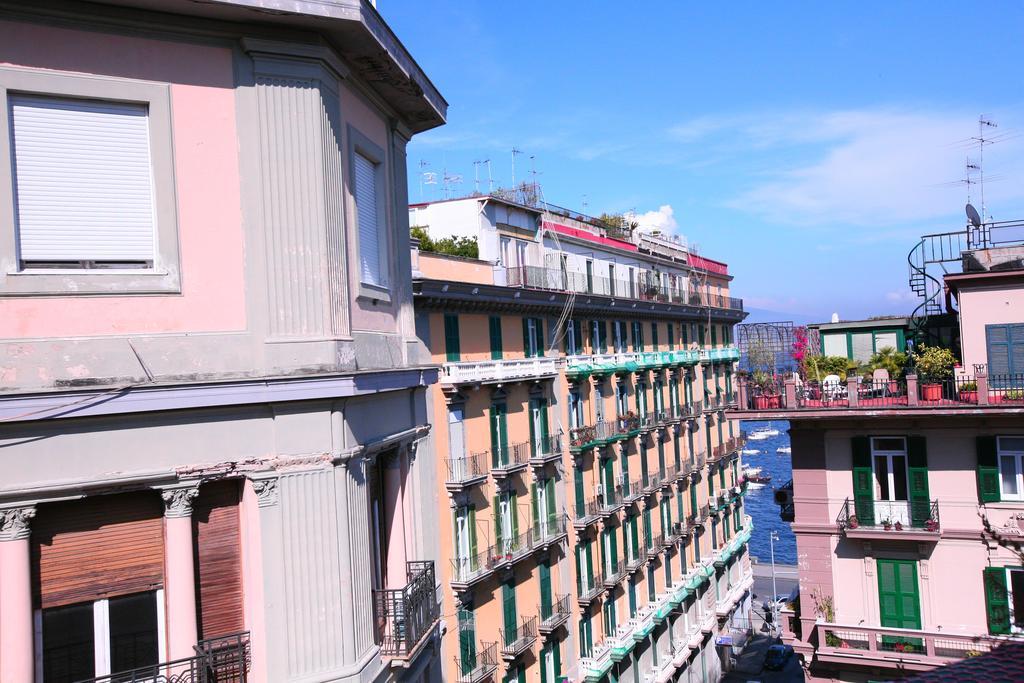 Megaride Santa Lucia Bed & Breakfast Naples Exterior photo