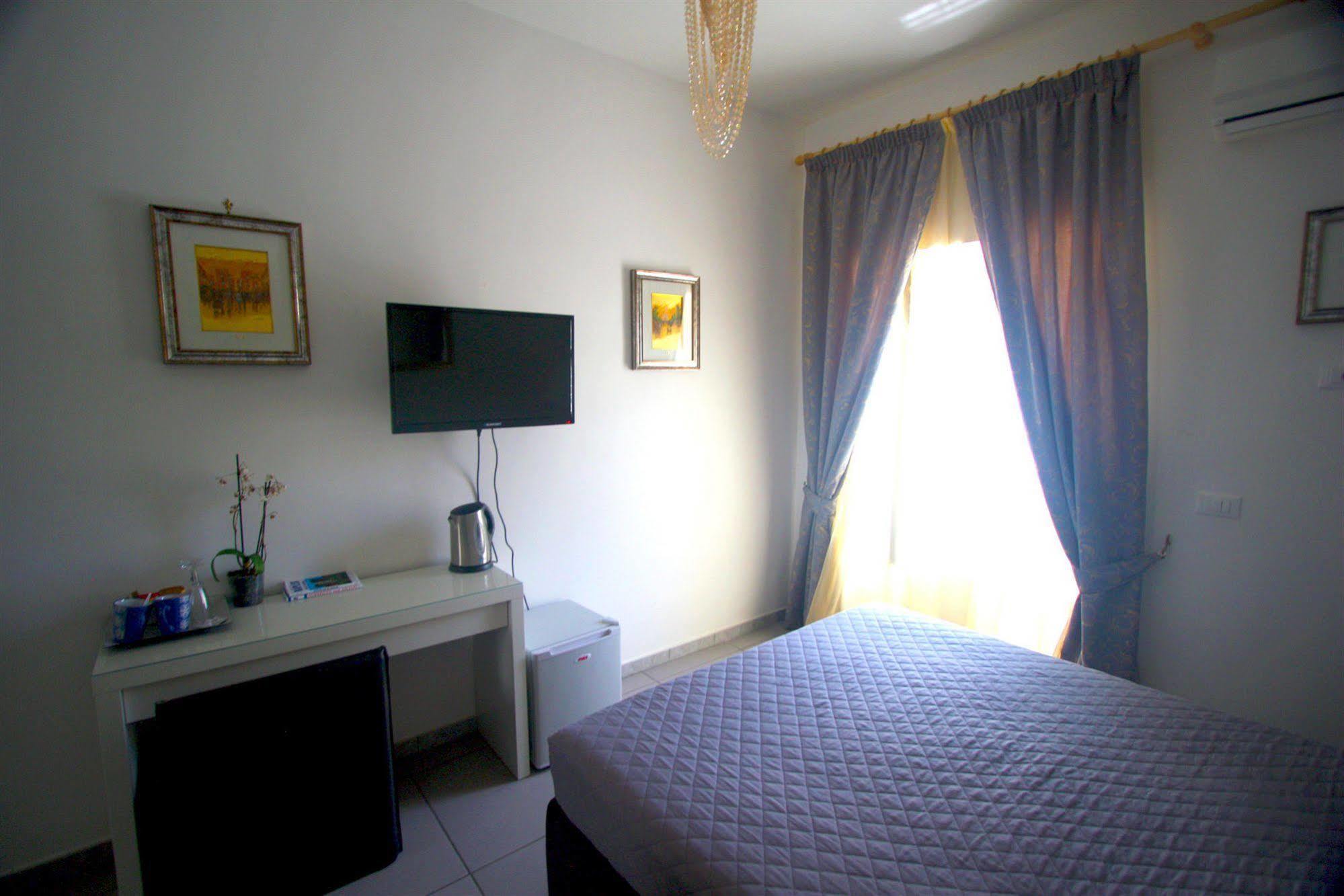 Megaride Santa Lucia Bed & Breakfast Naples Exterior photo