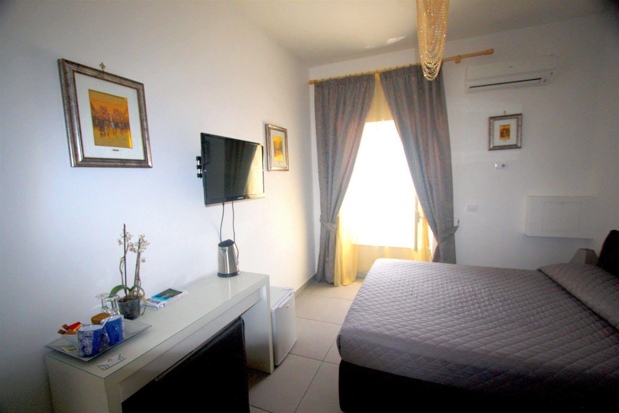 Megaride Santa Lucia Bed & Breakfast Naples Exterior photo